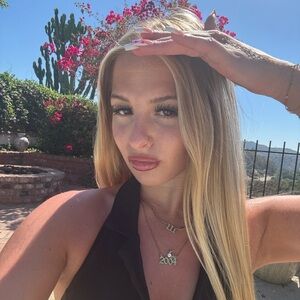 Meet your Posher, Maura